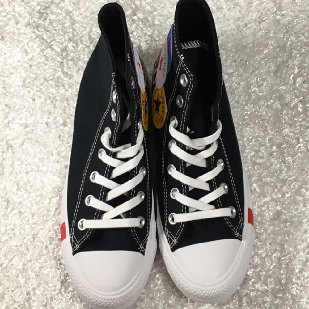 NWT Converse Black and White High-Top Canvas Sneakers Man 6 Women 8